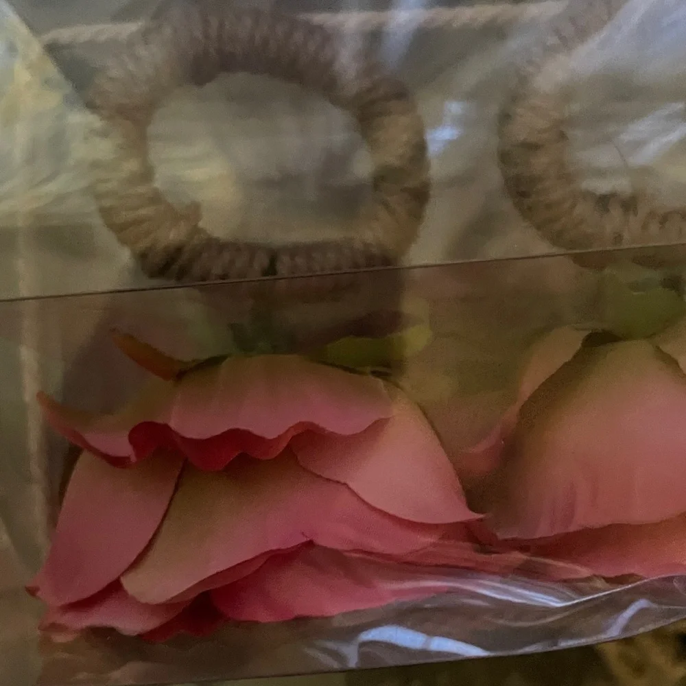 NWT Sur La Table Oversized Bloomed Rose Napkin Rings, Box of 4